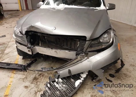 2014 Mercedes-Benz C 300 Sport 4Matic из США, поврежденный, VIN WDDGF8AB2EA924488